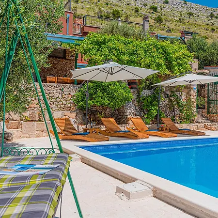 Betelgeuse Villa *
