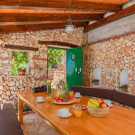 Betelgeuse Villa