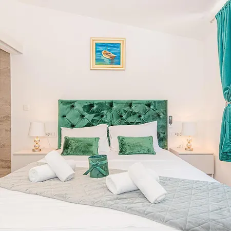 Betelgeuse Villa