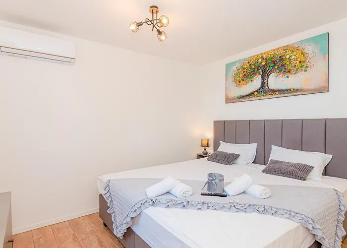 Villa Betelgeuse Jesenice (Split-Dalmatia)