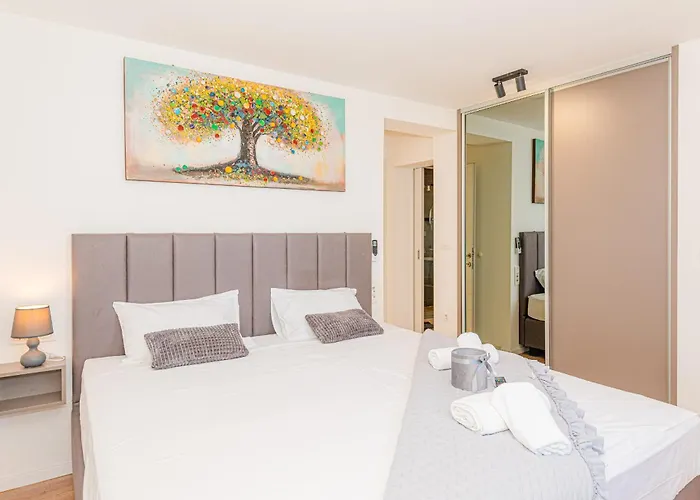 Villa Betelgeuse Jesenice (Split-Dalmatia)